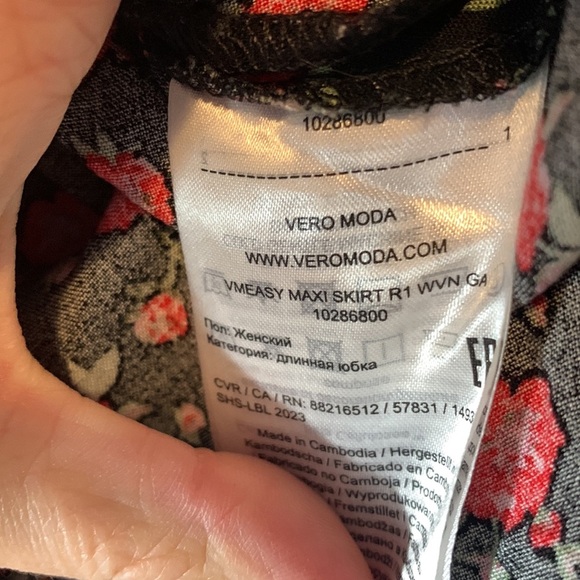 Vero moda maxi long skirt black red floral roses pockets 2 side slits Flowy easy - Picture 10 of 10